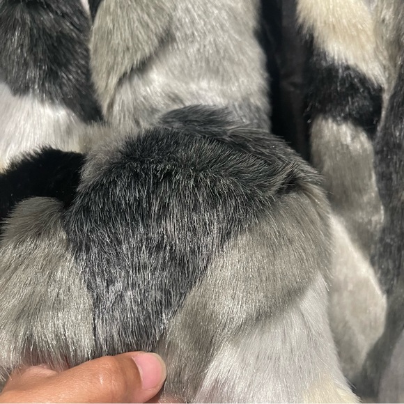 Cliche’ chevron faux fur jacket in size XL - Picture 5 of 9